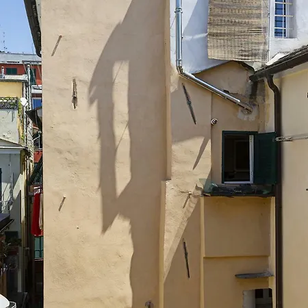 Sui Tetti Del Centro Di By Wonderful Italy 热那亚
